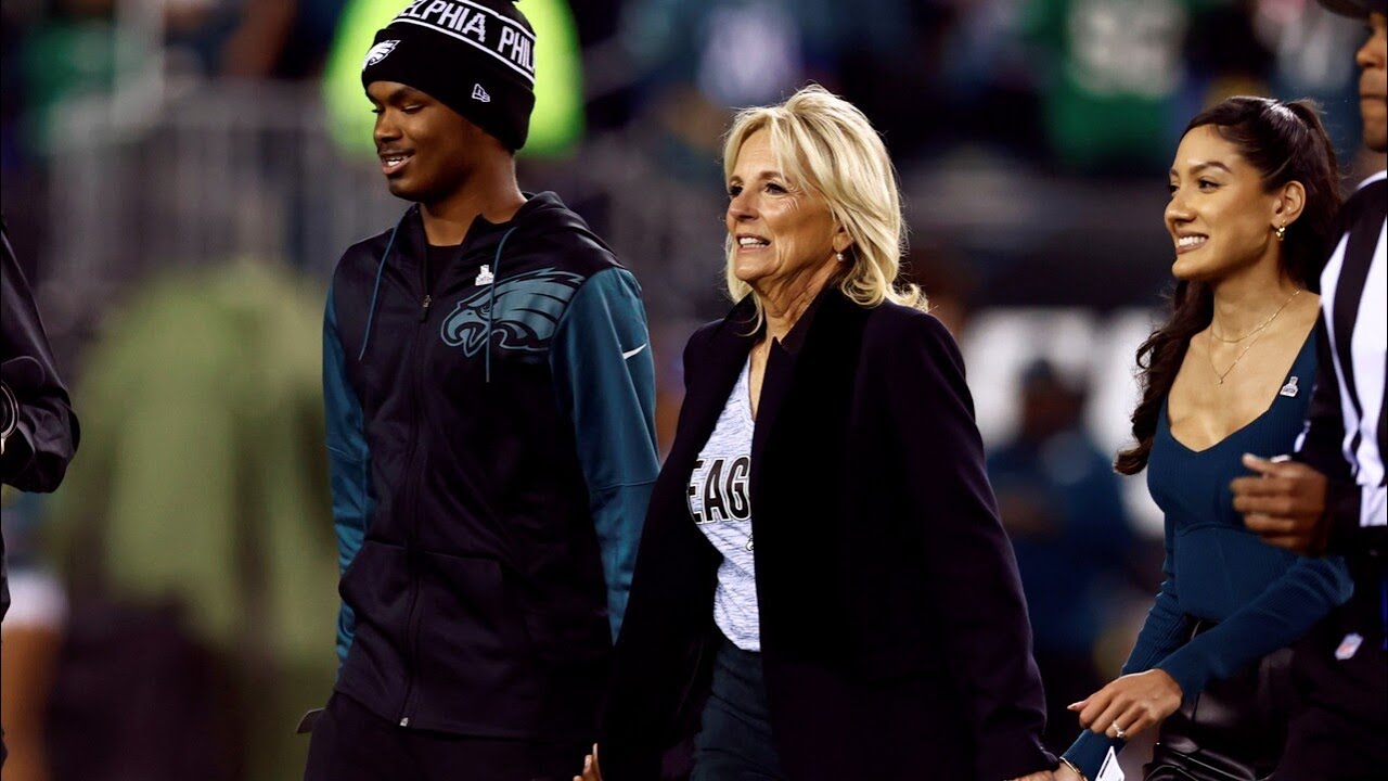 Jill Biden booed at Philadelphia football game