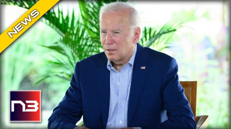 Everyone Noticies What Biden Is Holding That Humiliates The United State In Front Of The World