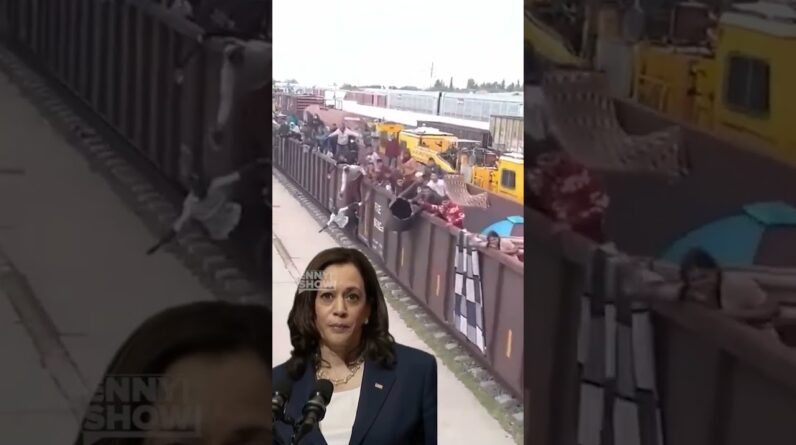 Massive train of migrants heads to border 🚂