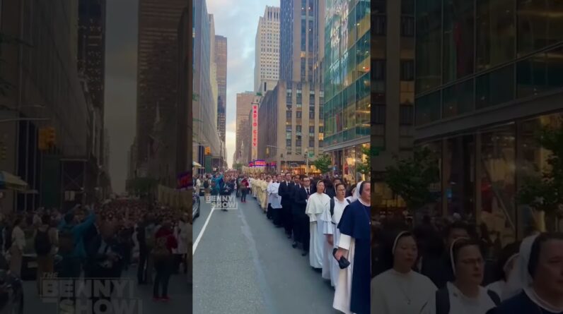 Catholics lead MASSIVE Eucharist procession thru NYC 🙏🏻🕊️